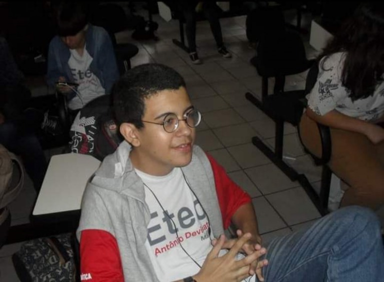 Família e amigos procuram estudante de 18 anos desaparecido em Marília