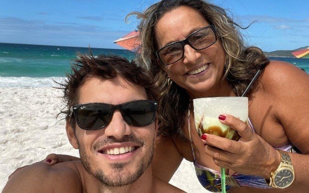 Nova sogra de Grazi Massafera é fã roxa da atriz Nova sogra de Grazi Massafera é fã roxa da atriz