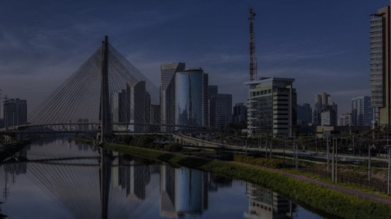 Prefeitura de SP pede suspensão do Uber Moto após anuncio do serviço