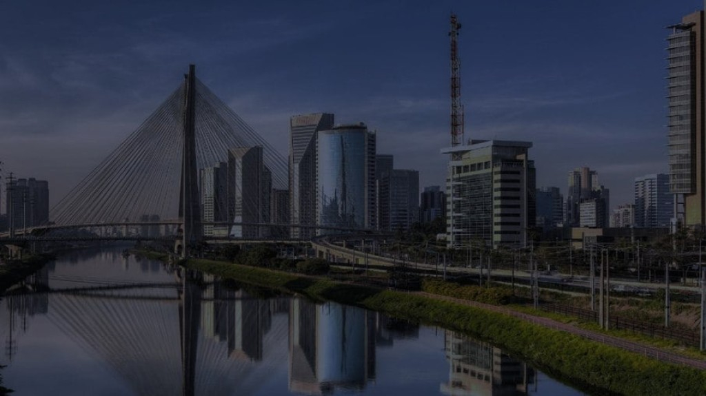 Prefeitura de SP pede suspensão do Uber Moto após anuncio do serviço