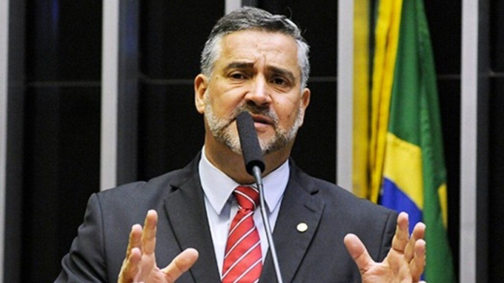 'Não é questão de opinião', diz ministro sobre lei contra fake news
