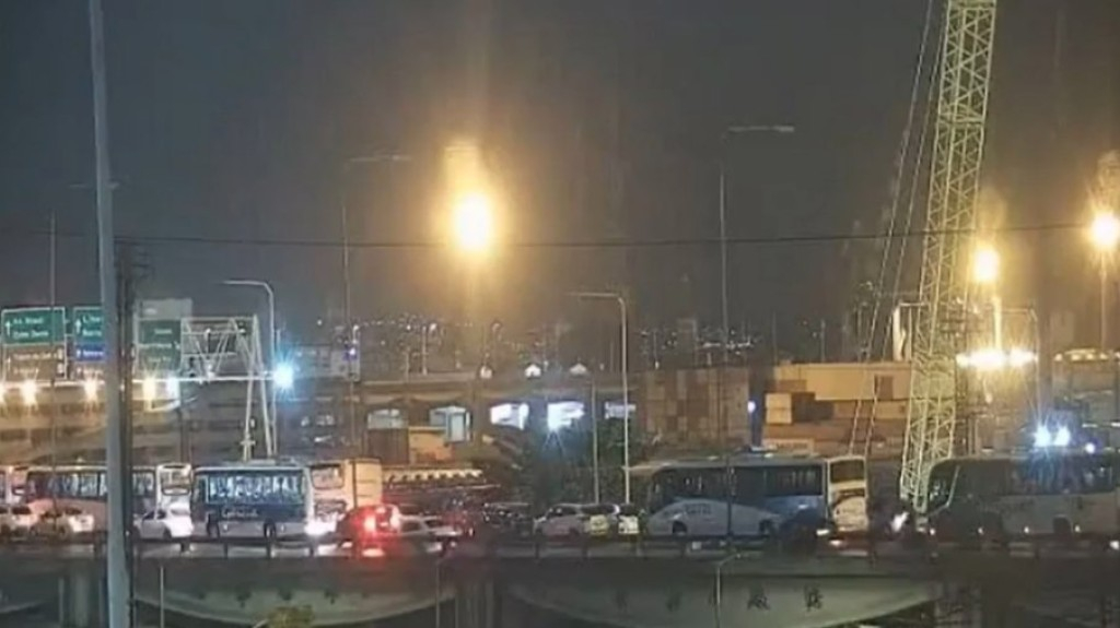 Ponte Rio-Niterói começa a ser liberada após colisão de navio Ponte Rio-Niterói começa a ser liberada após colisão de navio