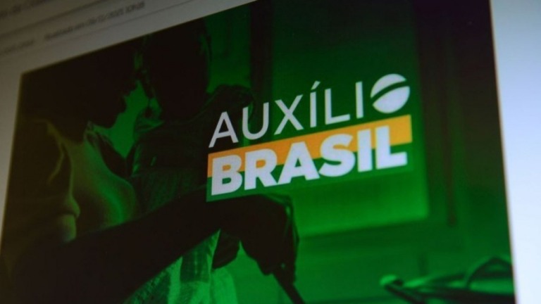 Mais de 1 milhão de famílias estão na fila pelo Auxílio Brasil