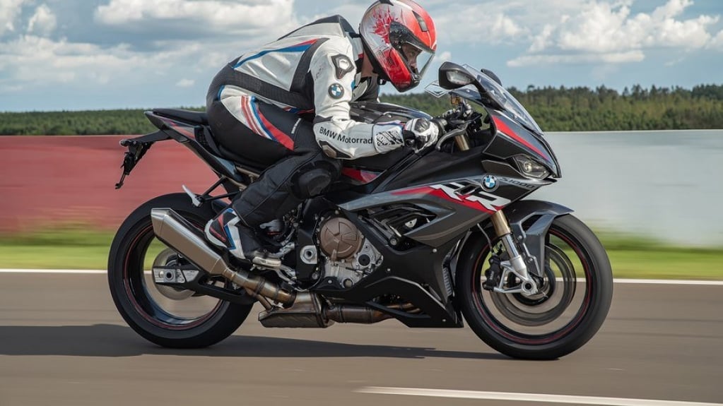 BMW lança linha 2022 da S1000 RR com uma série de novidades