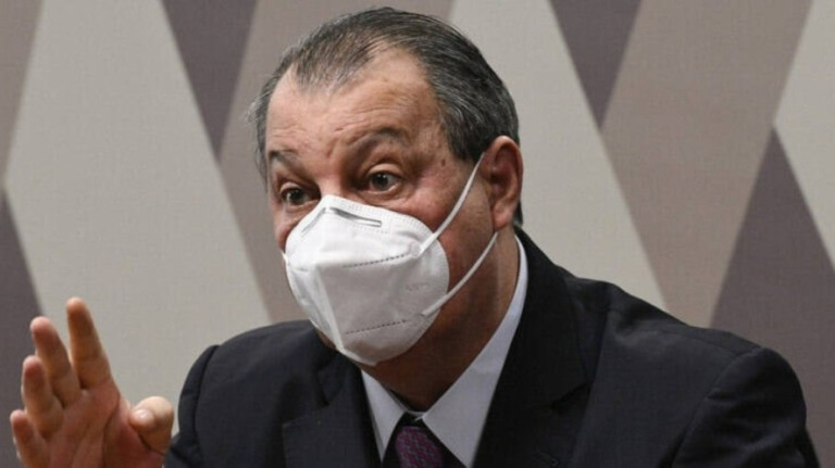 Omar Aziz defende mudança na lei de armamento