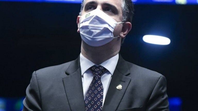Pacheco cobra 'função social' da Petrobras após alta em combustíveis