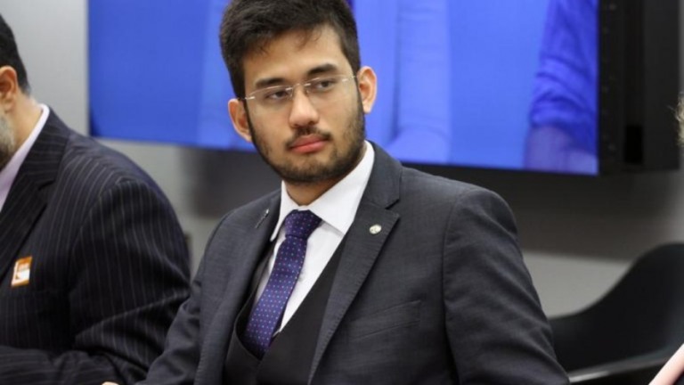 Greve no BC: Kataguiri protocola PL para tornar Pix serviço essencial