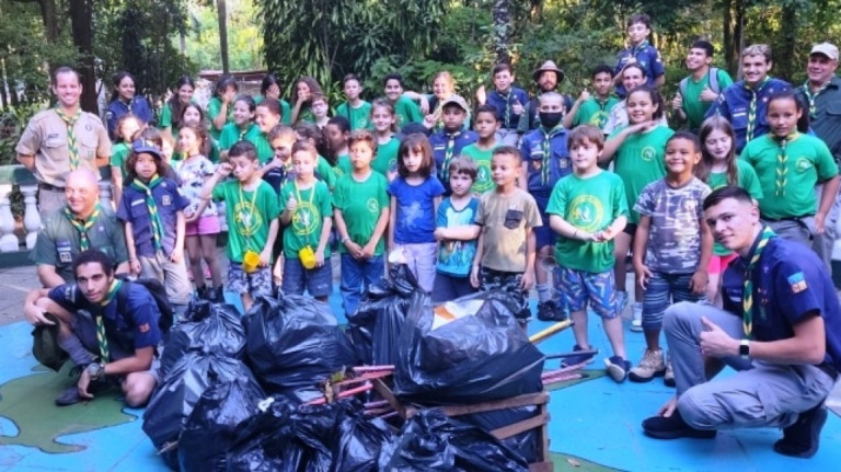 Grupo de escoteiros auxilia limpeza e educação ambiental em bosque de Garça Grupo de escoteiros auxilia limpeza e educação ambiental em bosque de Garça
