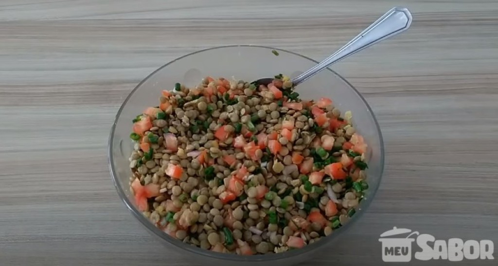 aprenda a fazer a famosa salada de lentilha para o final de ano