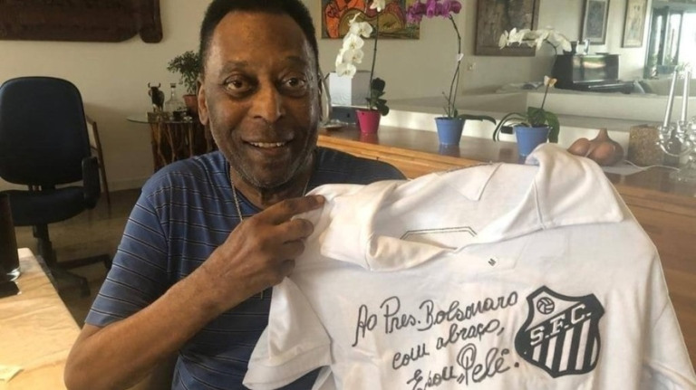 Bolsonaro divulga nota de pesar pela morte de Pelé