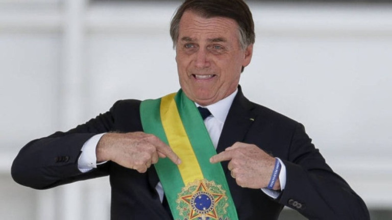 Bolsonaro decola para os EUA e não passará faixa presidencial a Lula
