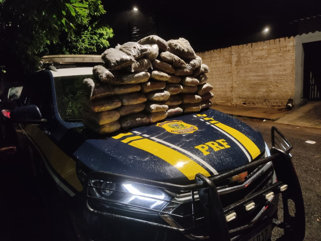 PRF de Ourinhos recebe denúncia e apreende carga de skunk no Paraná PRF de Ourinhos recebe denúncia e apreende carga de skunk no Paraná