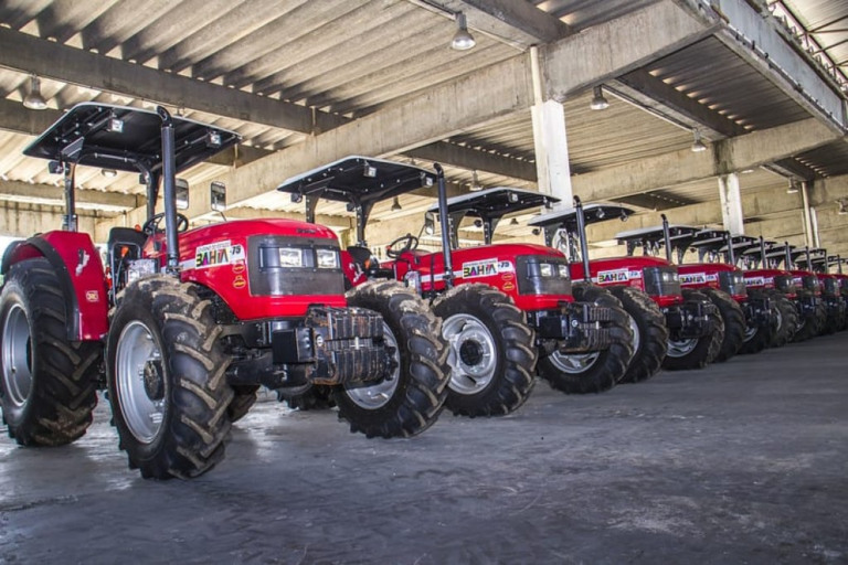 Governa da Bahia doa equipamentos agrícolas para prefeituras e entidades