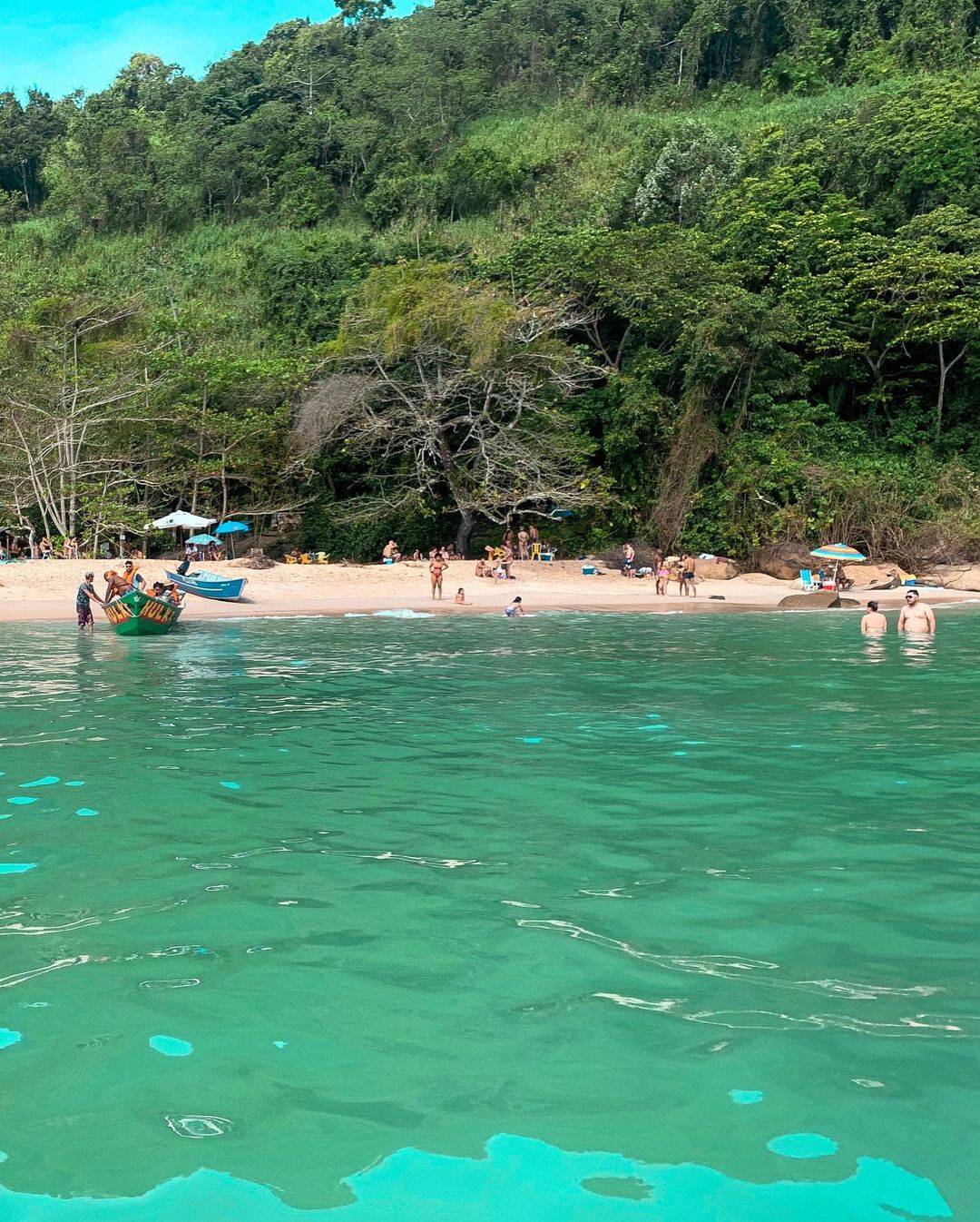 Os quiosques só ficam na Ilha do Prumirim na alta temporada, então leve seu lanche e guarde seu lixo. Foto: Instagram/@goabilio