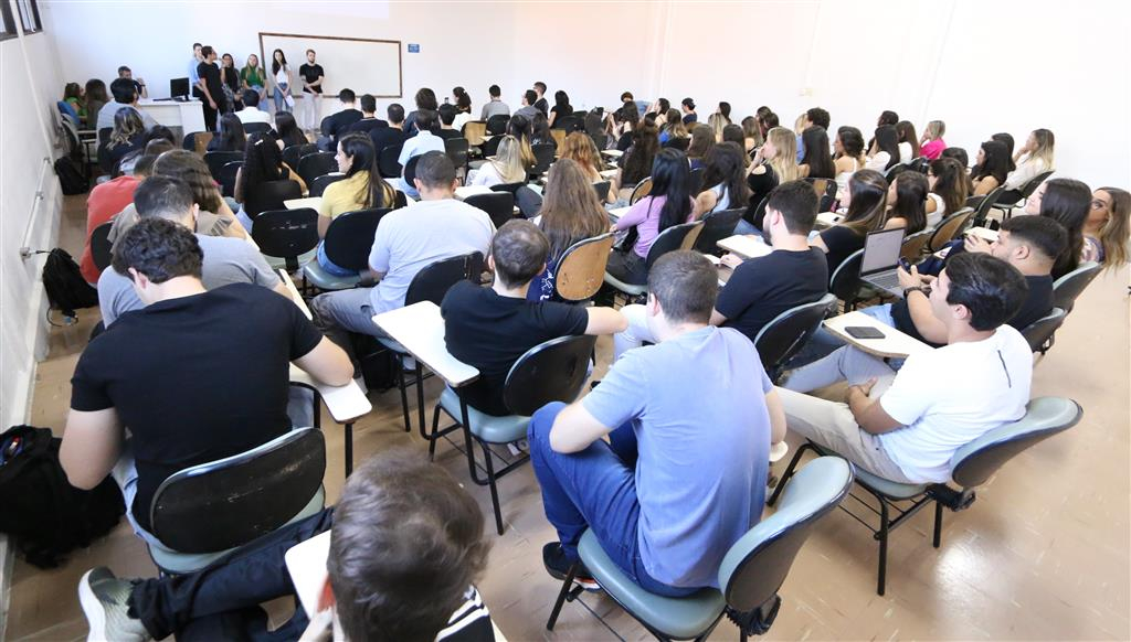 Acadêmicos de Medicina da Unimar apresentam pesquisas na 1ª Jornada Científica