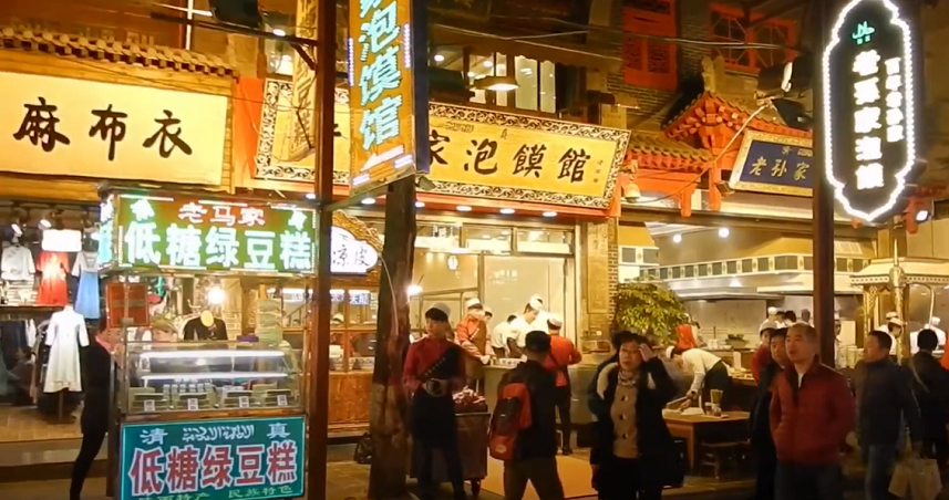 Quarteirão Muçulmano, na rua Huimin, em Xi’an.. Foto: Reprodução/Youtube Wayfaring Wanderers 21.10.2022