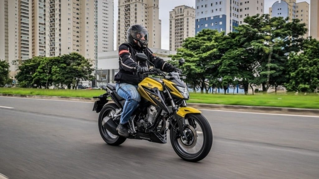 Pilotamos a nova Honda CB 300F Twister, sucessora da clássica 250