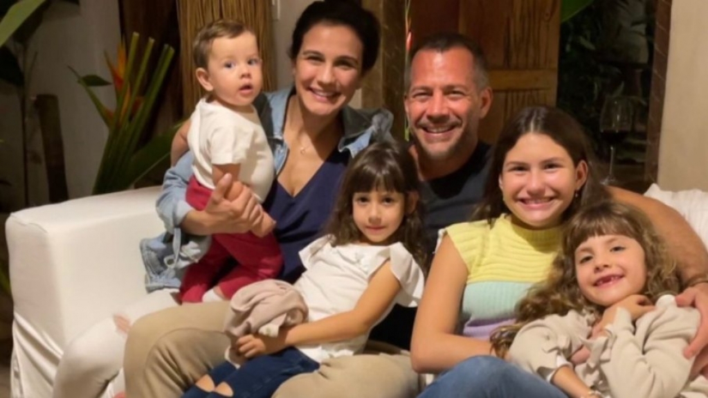 Malvino Salvador reúne os filhos em viagem com a esposa, Kyra Gracie Malvino Salvador reúne os filhos em viagem com a esposa, Kyra Gracie