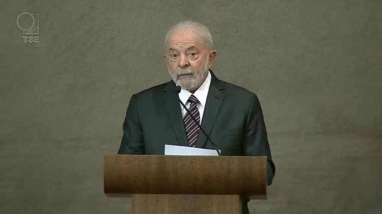 Entenda o 'boa tarde, presidente Lula' entoado durante a diplomação