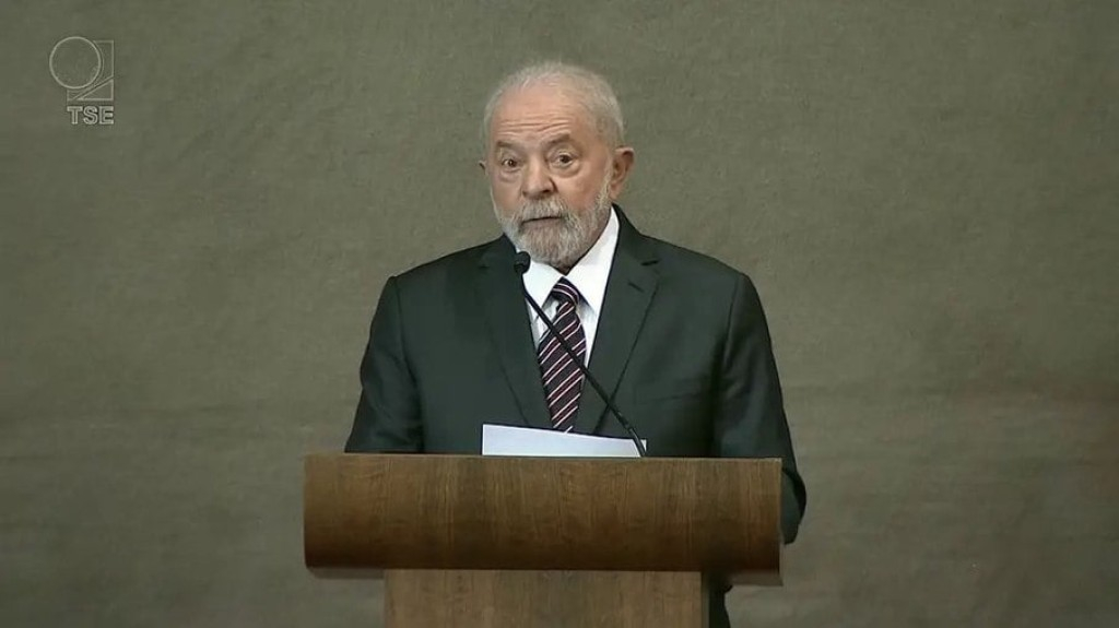Entenda o 'boa tarde, presidente Lula' entoado durante a diplomação