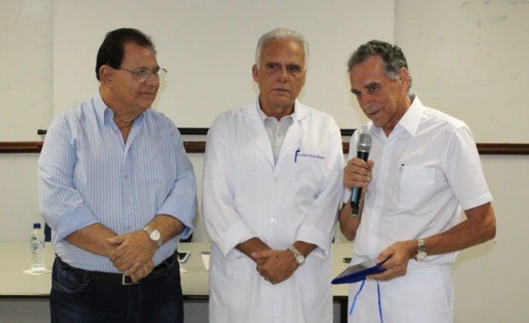 Santa Casa recebe residentes com homenagem a ortopedista em Marília