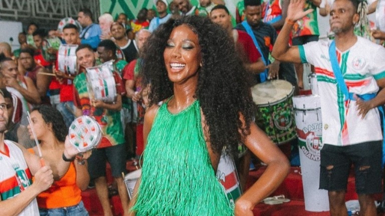 Camilla de Lucas estreia no Carnaval como musa da Grande Rio