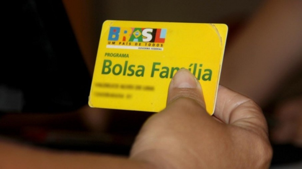 Governo ainda não sabe se manterá cartão do Bolsa Família para o Auxílio Brasil