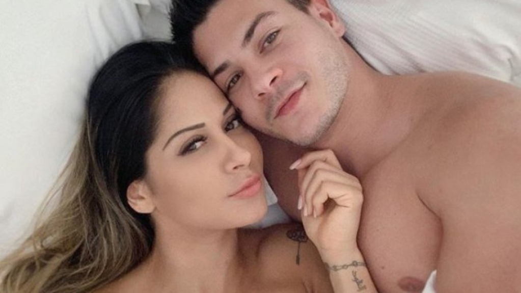 Maíra Cardi diz que ouve louvor para fazer sexo com Arthur Aguiar Maíra Cardi diz que ouve louvor para fazer sexo com Arthur Aguiar