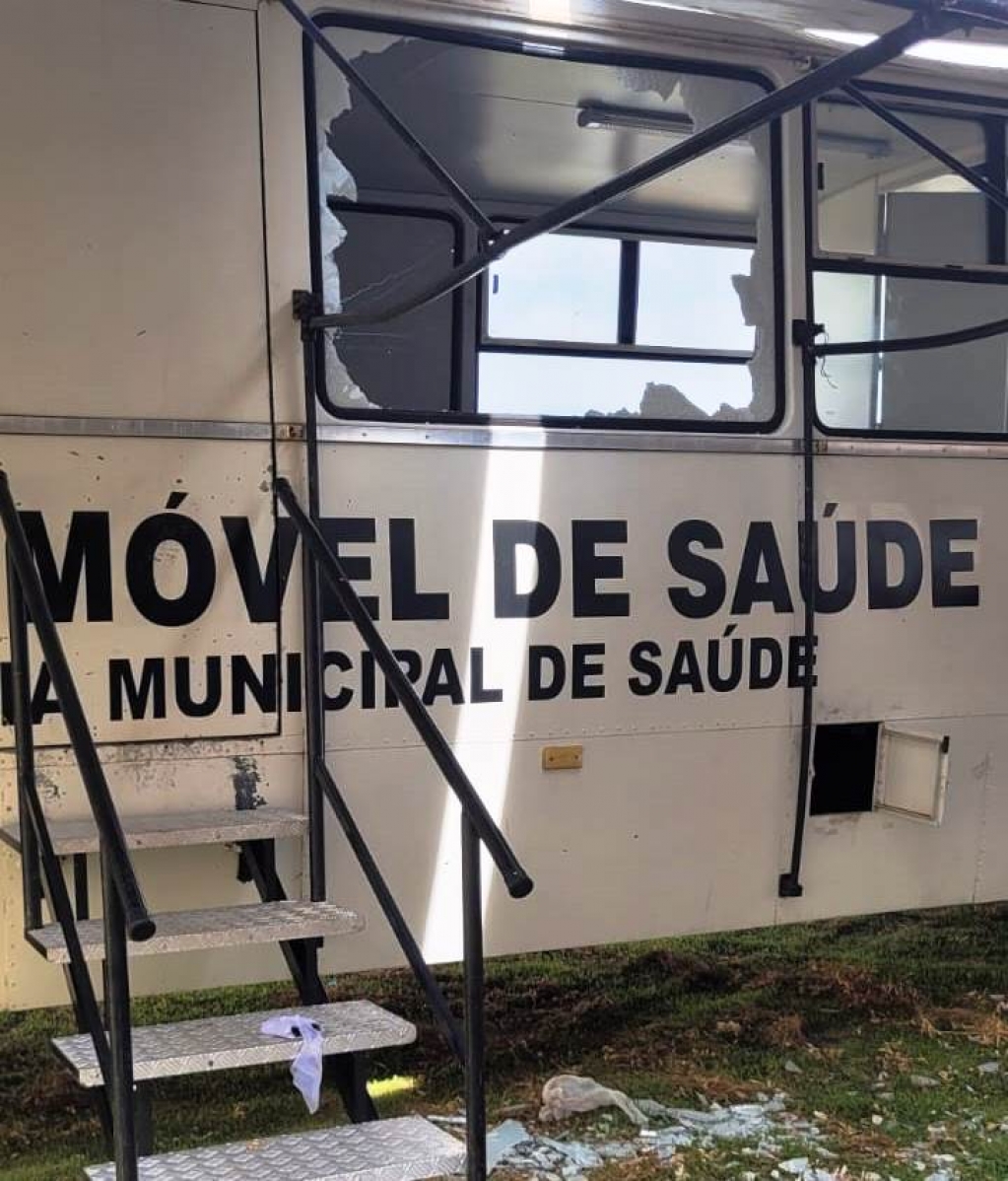 Ônibus da saúde tem ataque de vândalos e danos na zona sul de Marília