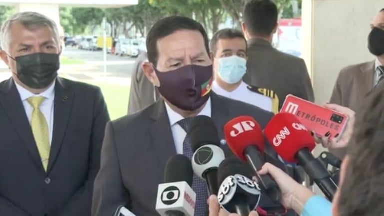 Mourão diz que "Brasil não concorda" com invasão russa à Ucrânia