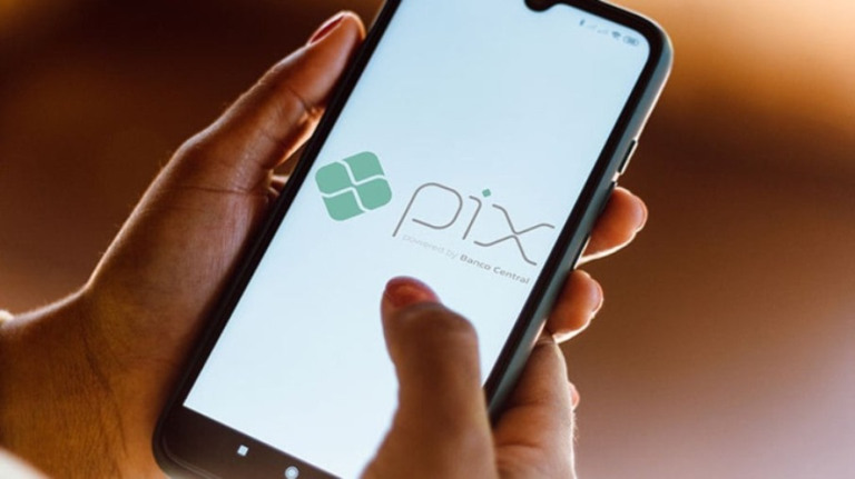 PIX deve ser opção para pagar conta de luz, determina Aneel