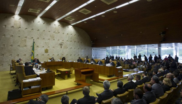 STF mantém Renan no comando do Senado