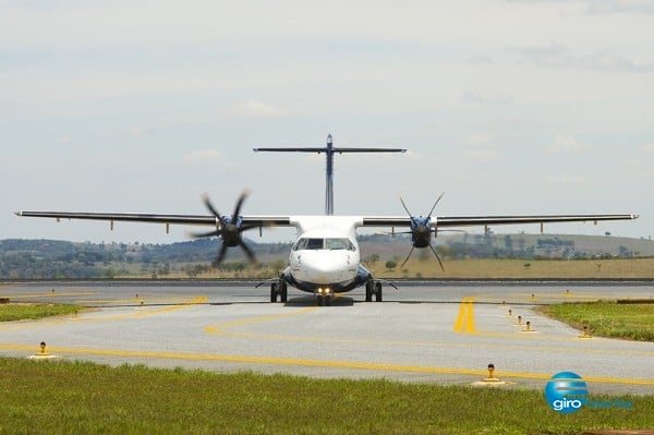 Avião da Azul faz pouso de emergência em Bauru