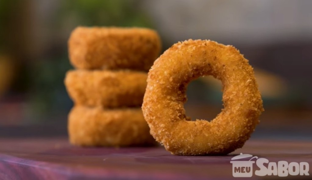 Hoje vou te ensinar a como fazer Onion Rings Recheado com Queijo