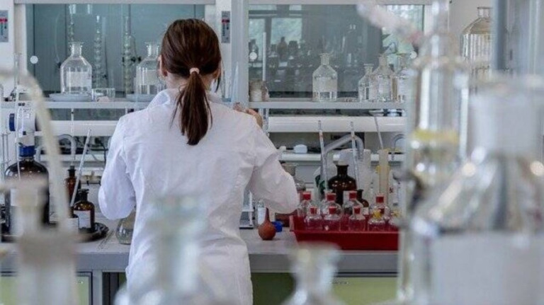 Estudo da USP detecta compostos que impedem a replicação da covid