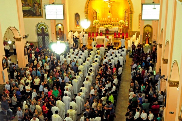 Missa reúne religiosos e fiéis e celebra 80 anos de Dom Osvaldo – Érica Montilha/Divulgação