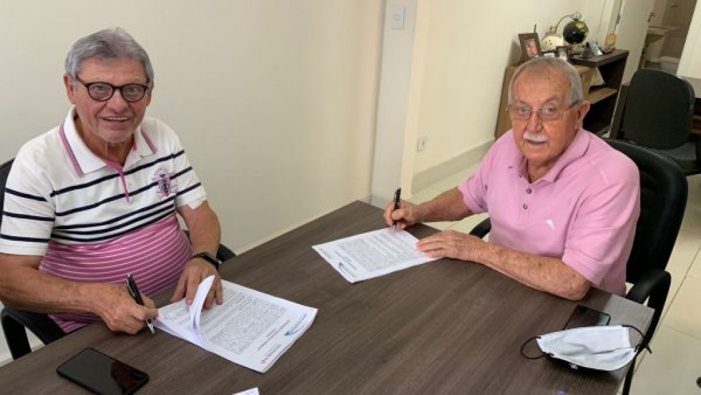 Sindicalistas Mário Herrera e Pedro Pavão assinaram acordo nesta sexta – Divulgação