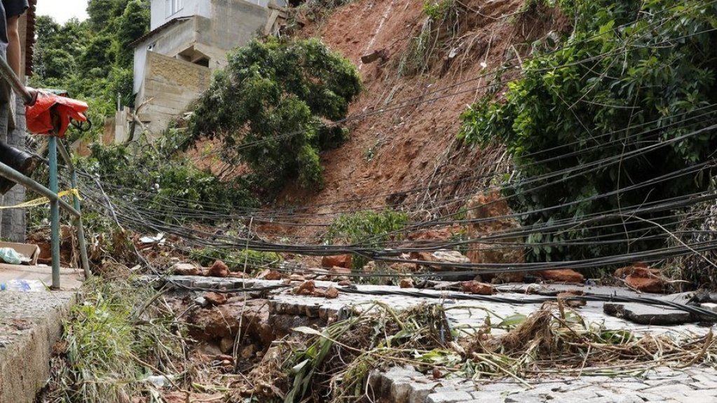 Petrópolis aciona sirenes para alertar sobre chance de chuva forte