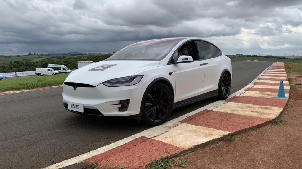 Aceleramos o SUV Tesla Model X P100D, verdadeiro pesadelo dos supercarros