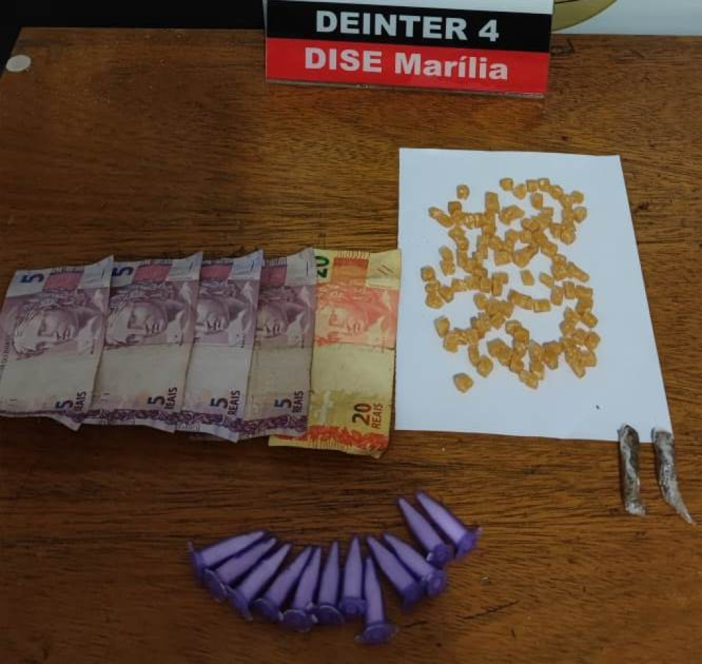 Dise flagra jovem de 14 anos com 116 porções de drogas na zona sul Dise flagra jovem de 14 anos com 116 porções de drogas na zona sul