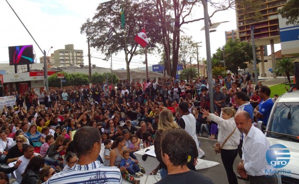 Servidores em greve; prefeitura anuncia cortes para garantir 4,5%