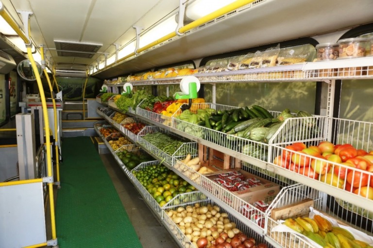 Cooperativa de Agricultura Familiar lança "ônibus varejão" em Marília