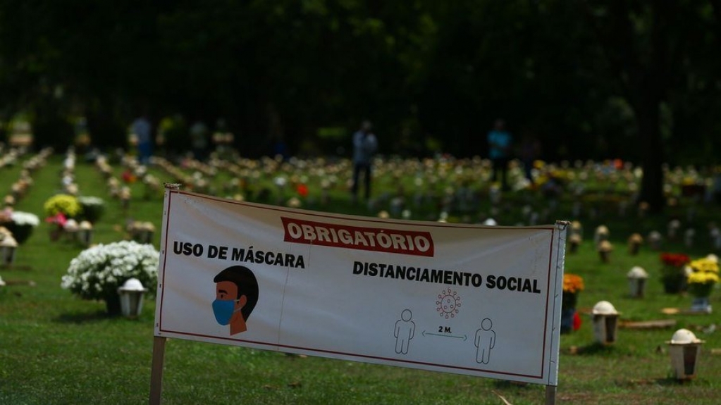 Sem números de 4 estados, Brasil registra 72 mortes por Covid neste domingo
