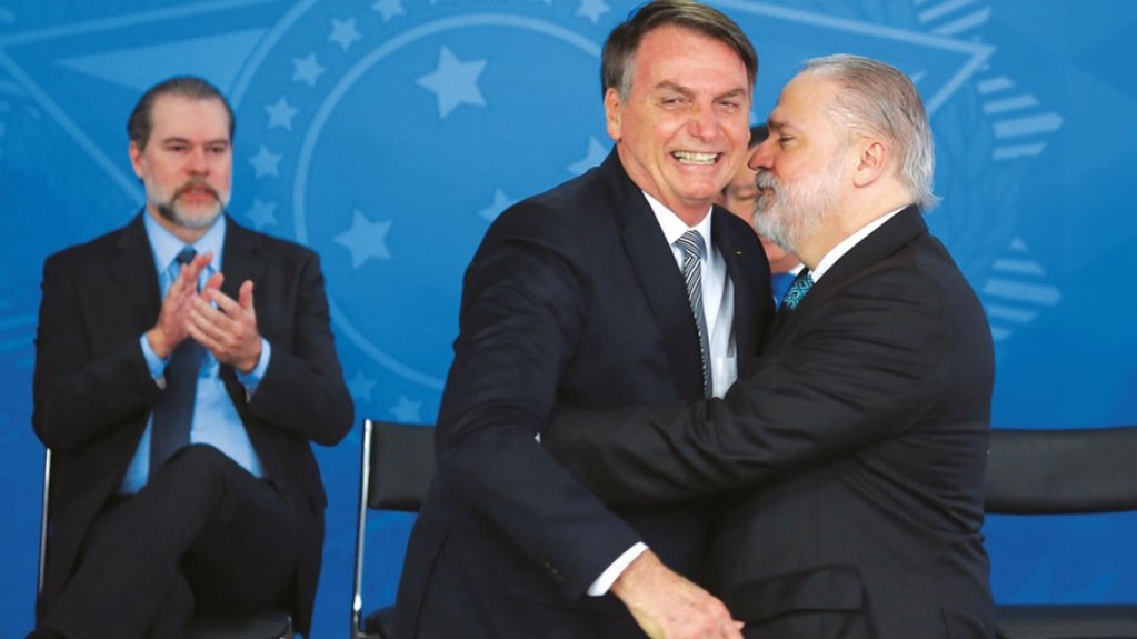 Aras é repreendido por ministros do STF por postura com Bolsonaro Aras é repreendido por ministros do STF por postura com Bolsonaro