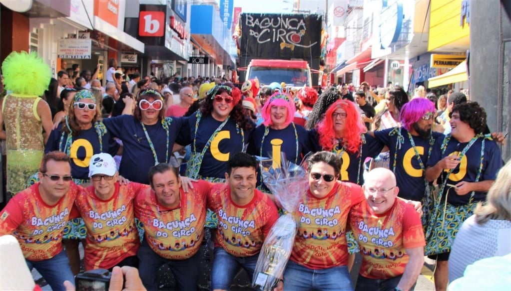 O carnaval do CIRCO e o Torresmo à Milanesa no Chaplin