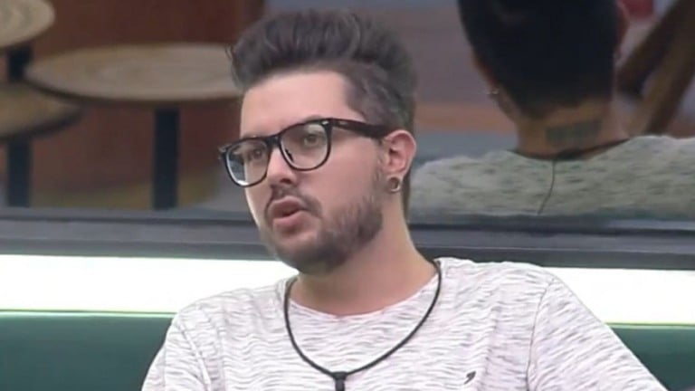 Pe Lanza relembra quando levou pedrada durante show do Restart
