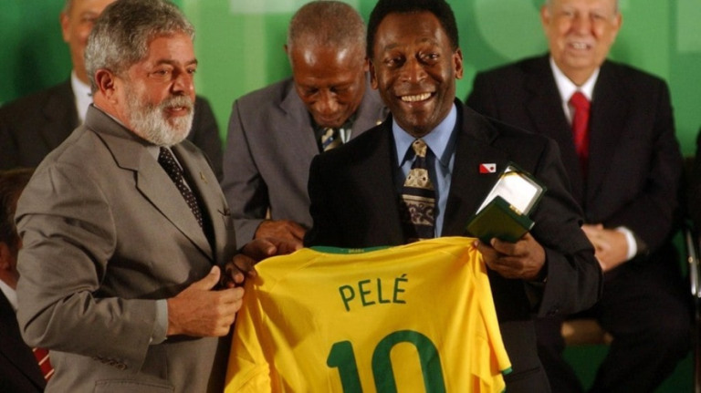 "Nunca houve um camisa 10 como ele", diz Lula ao homenagear Pelé