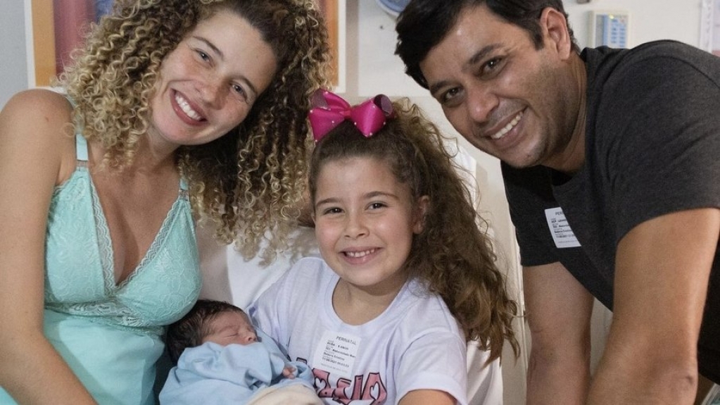 Debby Lagranha fala sobre os primeiros dias do seu segundo filho: "Tão bonzinho"