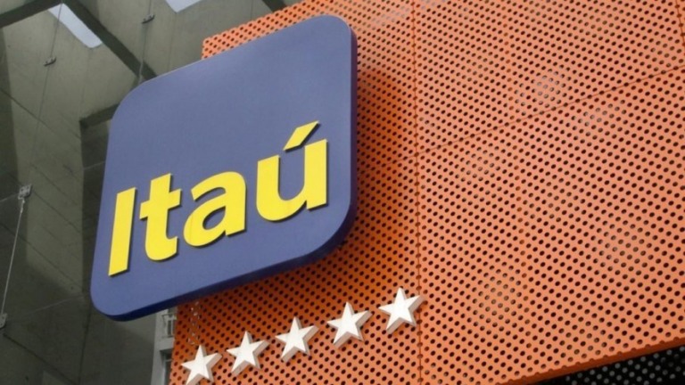 Serviços do Itaú voltam a normalidade e banco amplia horários