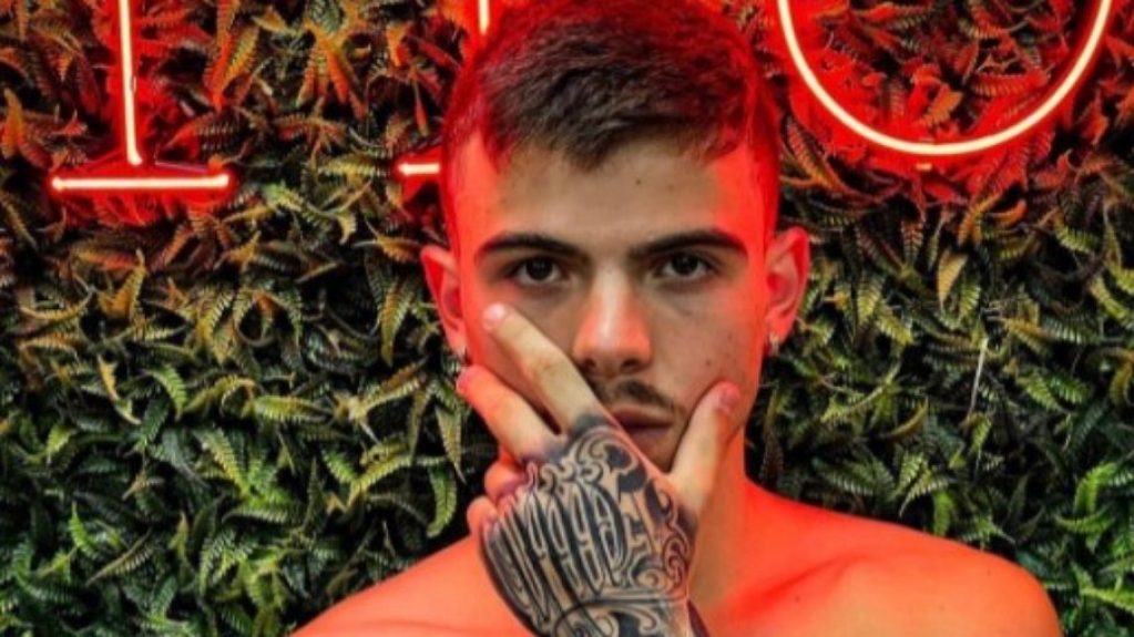 Thomaz Costa vende nudes por R$ 205 e reclama de fotos vazadas